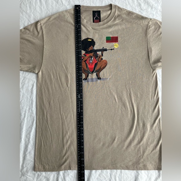Afro Revolution Lady Dashiki Rifle Holding Self Defense Lt Brown Tee Size L - Picture 5 of 6
